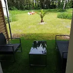 Apartament 02 - Tres Joli 2 Pieces Avec 3 Lits Pouvant Accueillir Jusqu'a 5 Personnes, Situe Au Rdc Avec Entree Independante, Place De Parking Reservee Devant L'entree Et Terrasse Sur L'arriere Donnant Sur Parc Arbore, Le Linge De Maison Est Fourni Razac-sur-lʼIsle