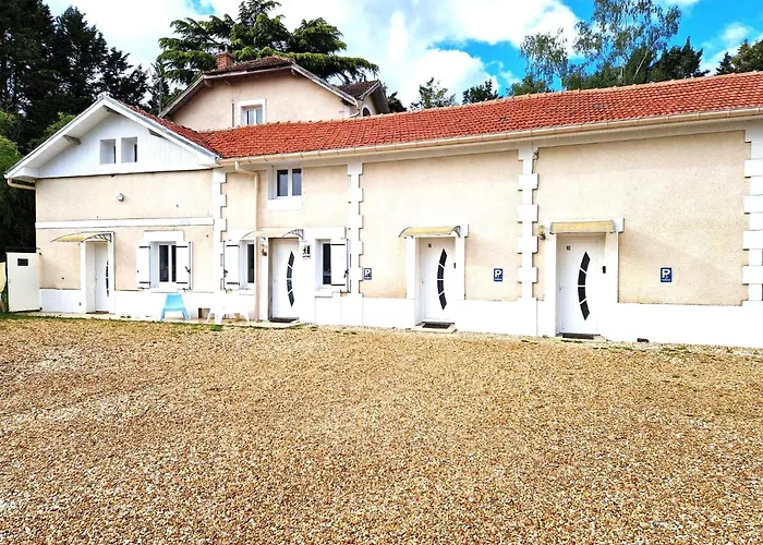 公寓 02 - Tres Joli 2 Pieces Avec 3 Lits Pouvant Accueillir Jusqu'a 5 Personnes, Situe Au Rdc Avec Entree Independante, Place De Parking Reservee Devant L'entree Et Terrasse Sur L'arriere Donnant Sur Parc Arbore, Le Linge De Maison Est Fourni *
